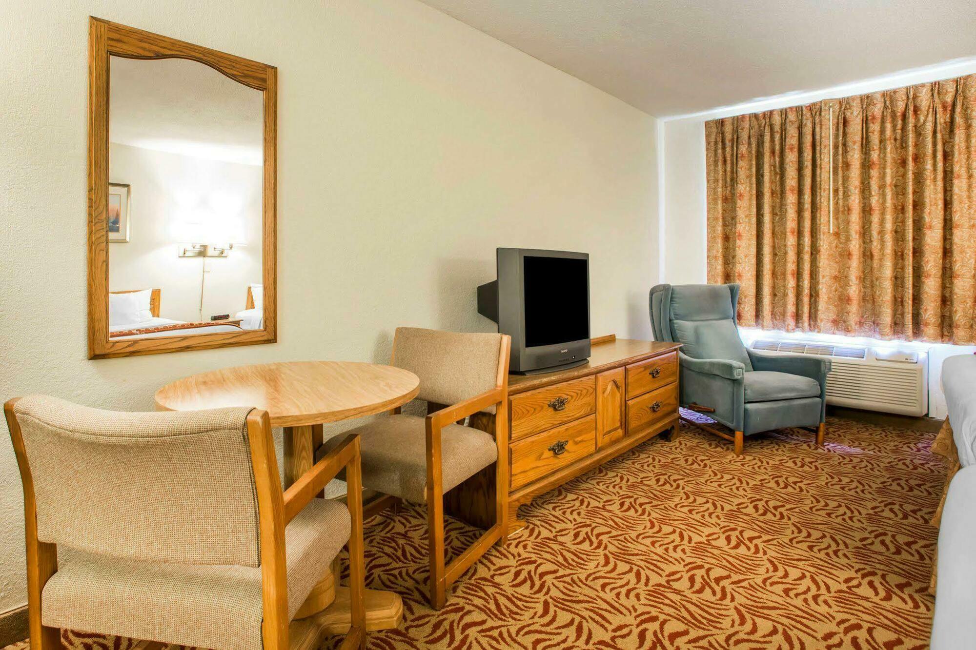 University Inn & Suites Stevens Point Eksteriør bilde
